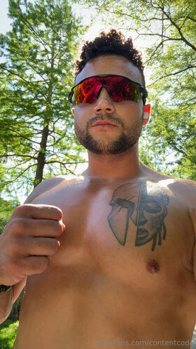 contentcode Fotografie scursă ilegal OnlyFans dezbrăcată 4