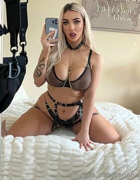 corinna Nude Leaks OnlyFans Photo 8
