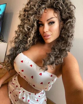 Curly_quennn Nude Leaks OnlyFans Photo 8