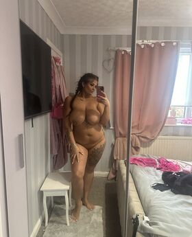 Curvyandiloveit Nude Leaks OnlyFans Photo 8