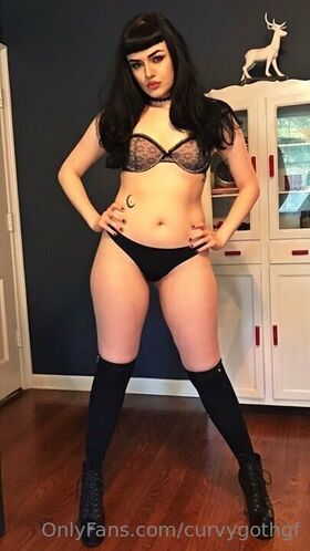 curvygothgf Nude Leaks OnlyFans Photo 15