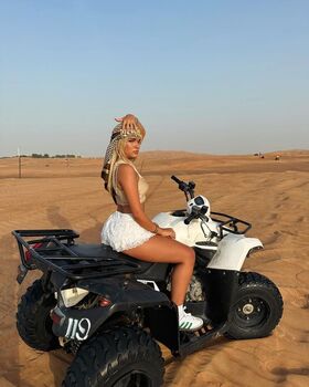 Daisy dutton / daisy._dutton