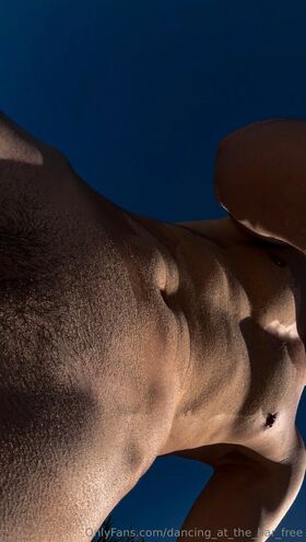 dancing_at_the_bar_free