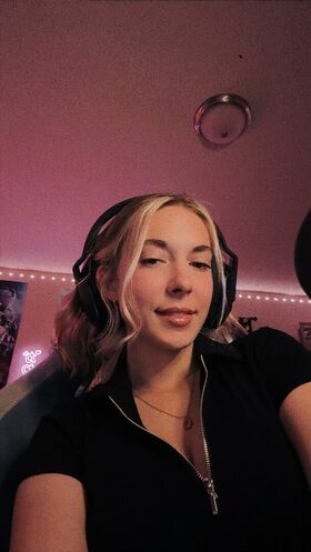 DefNotDes Vuotanut alastonkuva OnlyFans 9