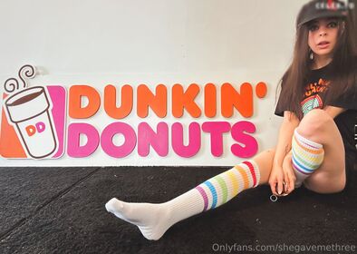 Del - shegavemethree