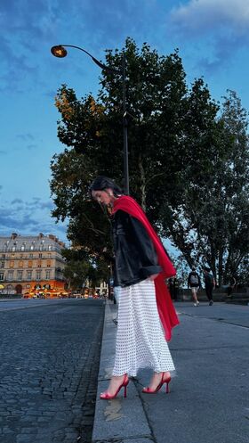 Derya Pinar Ak Procurena gola OnlyFans fotografija 4