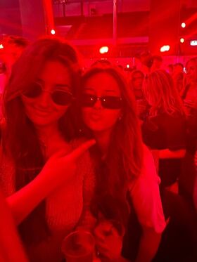 dharma Procurena gola OnlyFans fotografija 5