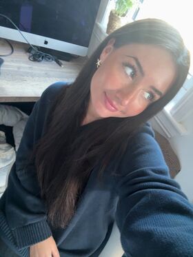 dharma Procurena gola OnlyFans fotografija 12