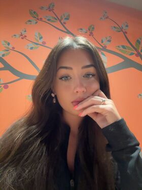 dharma Procurena gola OnlyFans fotografija 14