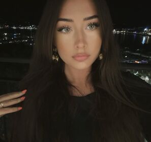 dharma Procurena gola OnlyFans fotografija 26