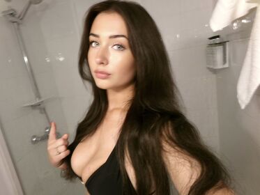 dharma Procurena gola OnlyFans fotografija 27