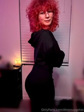 dinonuggetss Procurena gola OnlyFans fotografija 19