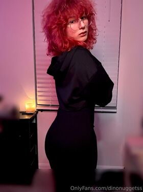 dinonuggetss Procurena gola OnlyFans fotografija 20