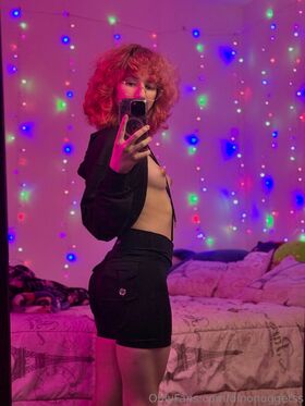 dinonuggetss Procurena gola OnlyFans fotografija 28