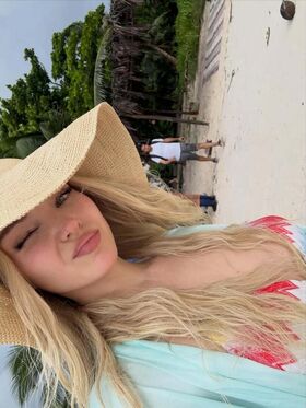 Dove Cameron नग्न लीक OnlyFans फोटो 1174