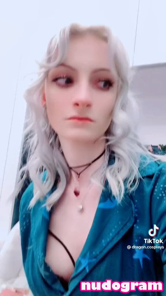 dragon.cosplays