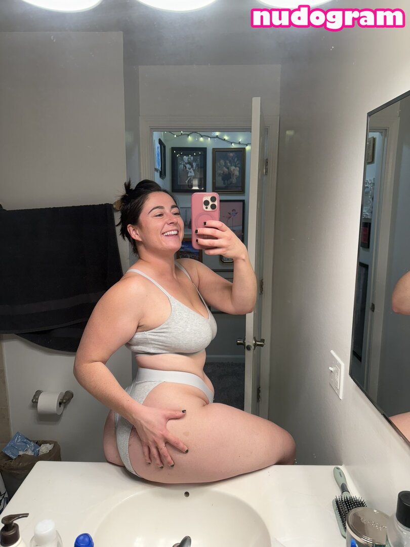 Drinks With DD  drinkswithdd  officialdrinkswithdd Гола изтичане OnlyFans  снимка 16 - Nudogram v2.1