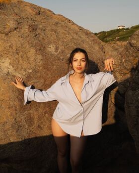 Ecem Öz Nude Leaks OnlyFans Photo 2