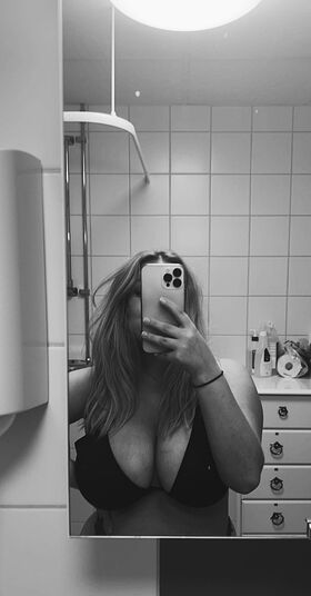 Elin Wilhelmsson Nude Leaks OnlyFans Photo 4