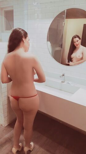 Elizabeth Croft Nude Leaks OnlyFans Photo 4