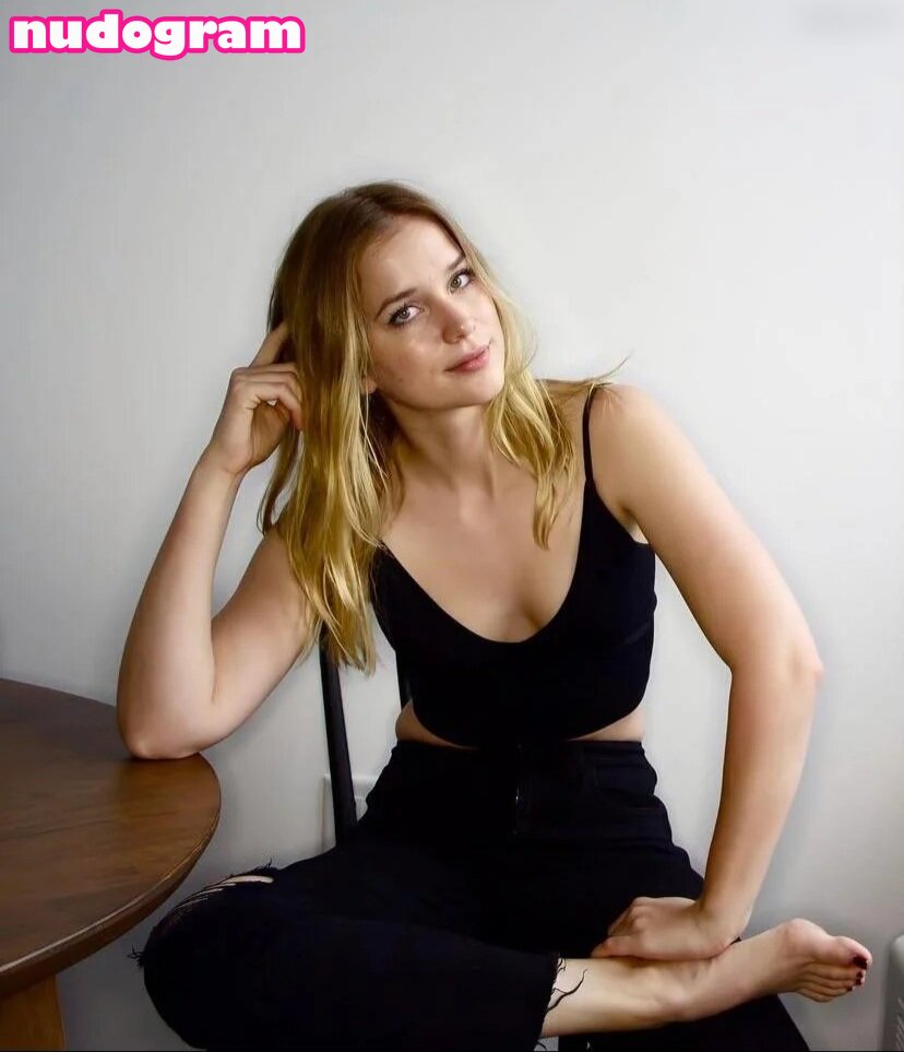 Elizabeth Lail  elizabethlail Nude Leaks OnlyFans Photo 4 - Nudogram v2.1