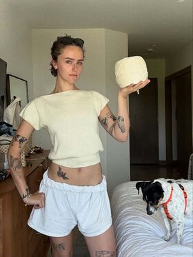 ellaemhoff Fotografie scursă ilegal OnlyFans dezbrăcată 49