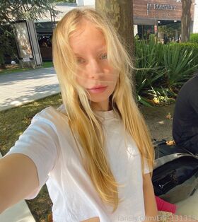 Elli_131313 Гола изтичане OnlyFans снимка 25