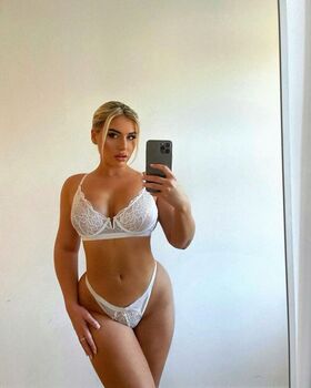 Ellie Brown Nude Leaks OnlyFans Photo 37