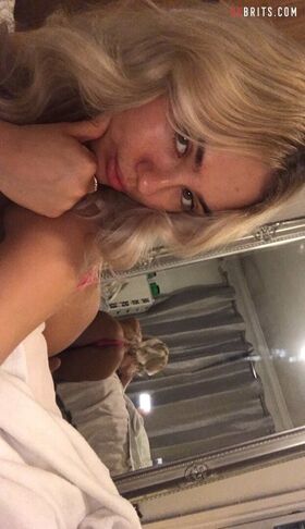Ellie Pembury Nude Leaks OnlyFans Photo 27