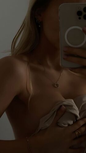Ema Louise Nude Leaks OnlyFans Photo 77