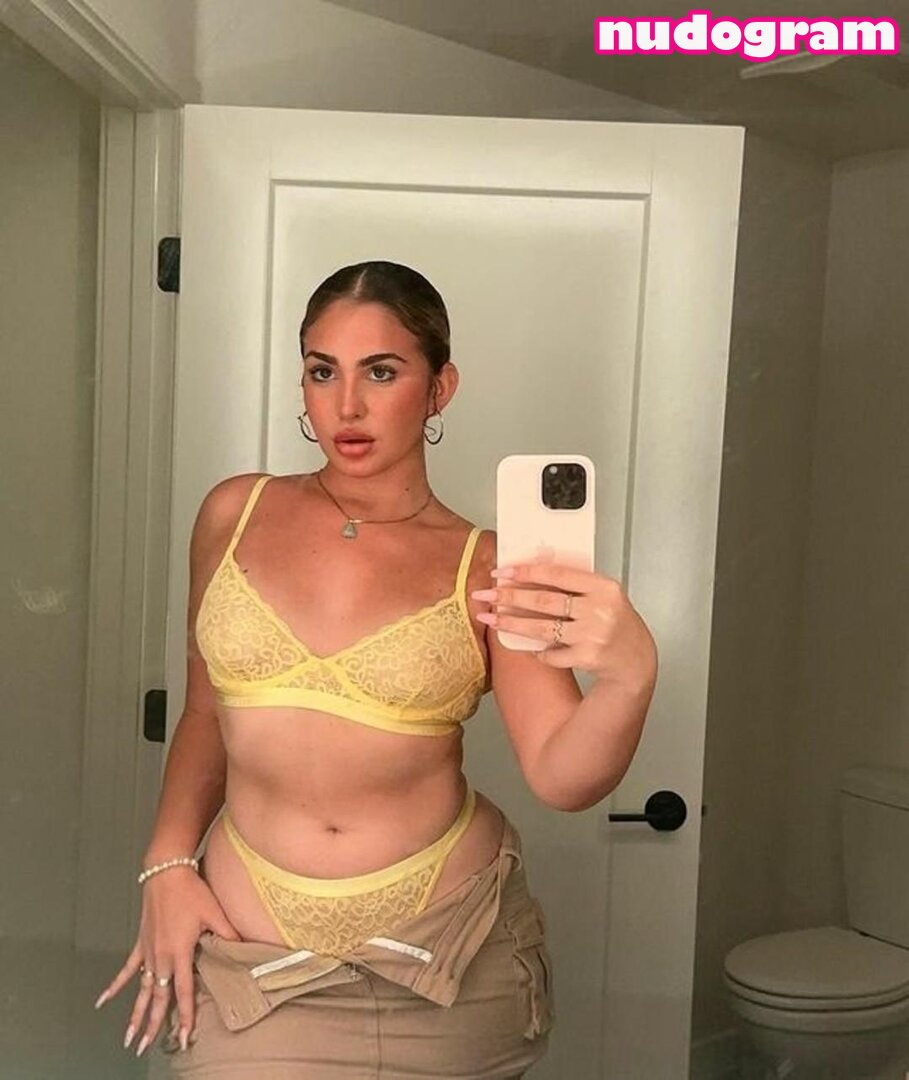 Emely Hernandez  emelylhernandez  reallyemely Гола изтичане OnlyFans  снимка 73 - Nudogram v2.1