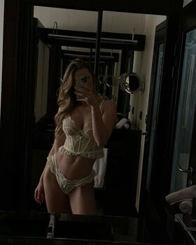 Emilia Bte Nude Leaks OnlyFans Photo 24