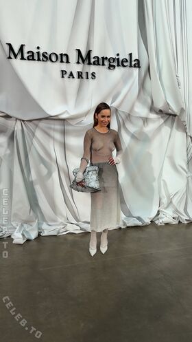 Emilia Clarke Foto filtrada desnuda de OnlyFans 641