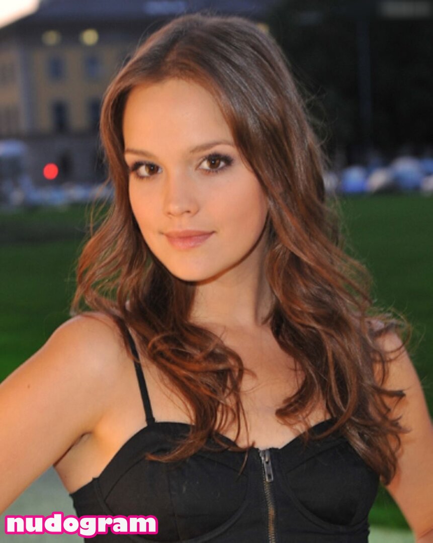 Emilia Schüle  emilia.schuele Фото утечки OnlyFans обнаженная №5 -  Nudogram v2.1