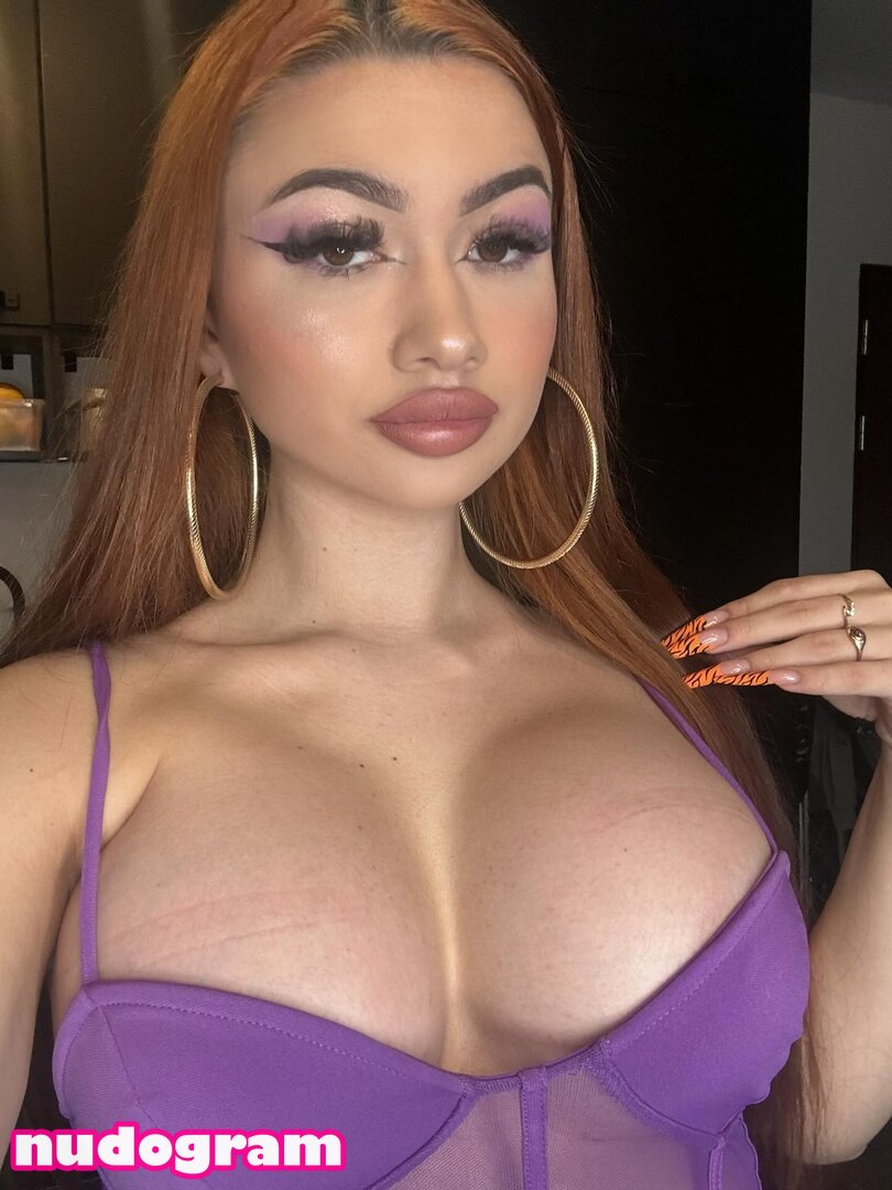 Emilia Szymańska exposes her intimate side