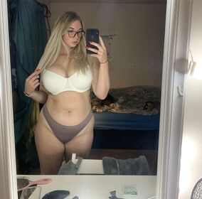 Emily Andrews Nude Leaks OnlyFans Photo 21