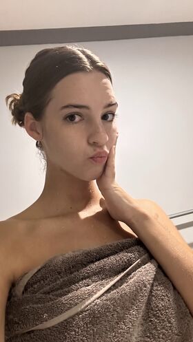 Emily Feld Nude Leaks OnlyFans Photo 538