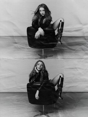 Emily Rudd Procurena gola OnlyFans fotografija 271