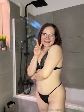 emmaclarkee Vuotanut alastonkuva OnlyFans 1
