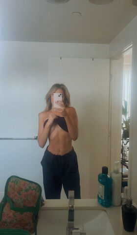 Emmy Corinne Nude Leaks OnlyFans Photo 65