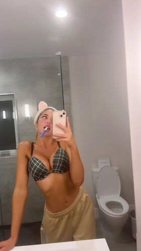 Emmy Corinne Nude Leaks OnlyFans Photo 226