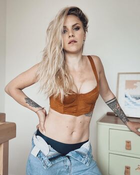 Emy LTR नग्न लीक OnlyFans फोटो 56