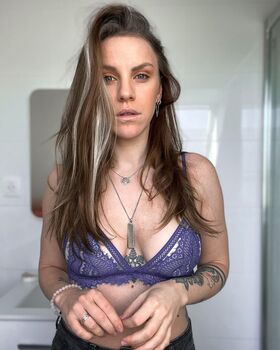 Emy LTR नग्न लीक OnlyFans फोटो 83