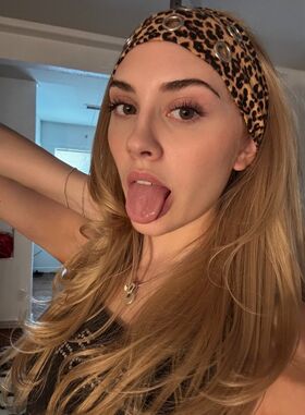 f_iona Procurena gola OnlyFans fotografija 61