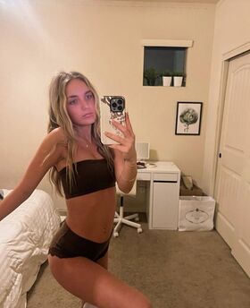 f_iona Procurena gola OnlyFans fotografija 65