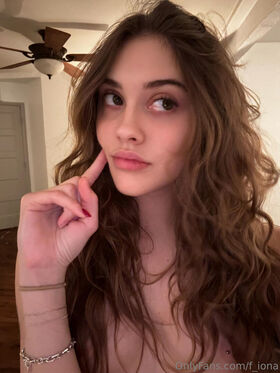 f_iona Procurena gola OnlyFans fotografija 67
