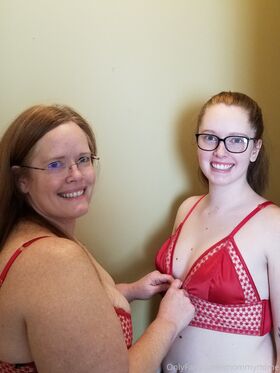 Faith And Courtney Nude Leaks OnlyFans Photo 33