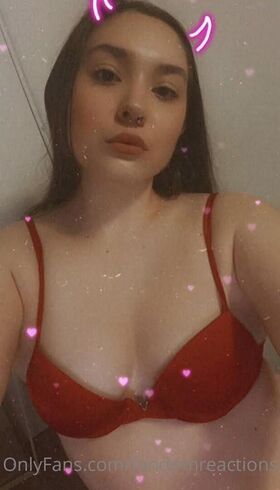 FandomReactions รูป OnlyFans เปลือยรั่วไหล 283