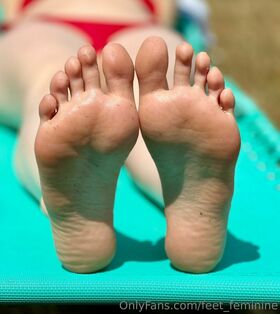 feet_feminine