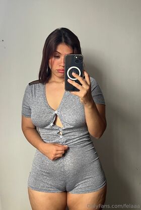 felaaa Fotografie scursă ilegal OnlyFans dezbrăcată 7